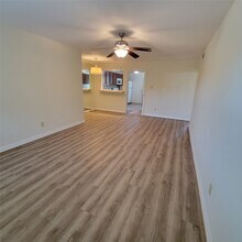 11649 Chimney Rock Rd in Houston, TX - Building Photo - Building Photo