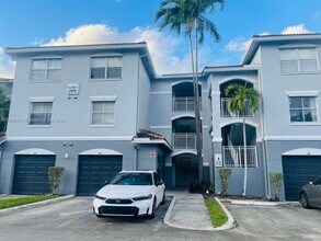 9645 NW 1st Ct in Pembroke Pines, FL - Foto de edificio - Building Photo