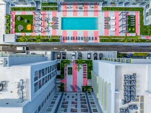 Fourteen Main Street Residences in Miami, FL - Foto de edificio - Building Photo