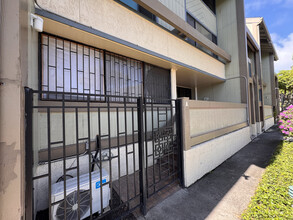 380 Kawaihae St, Unit A in Honolulu, HI - Building Photo - Building Photo