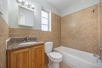 2525 N 23rd Ave in Hollywood, FL - Building Photo - Building Photo