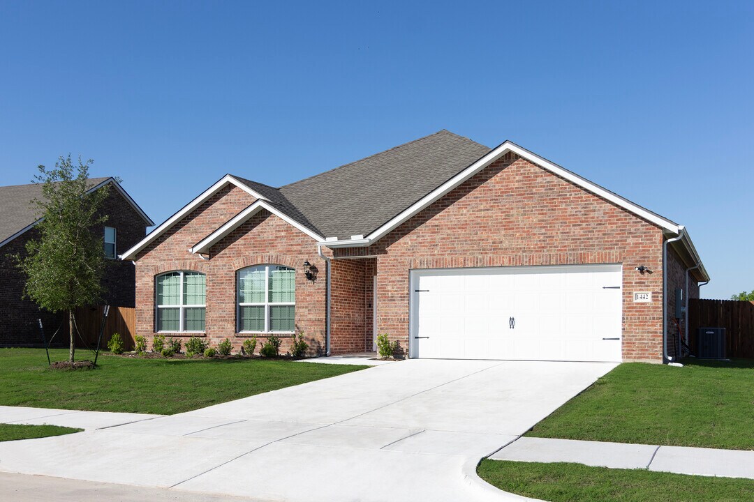 655 Pinnacle Dr in Waxahachie, TX - Building Photo
