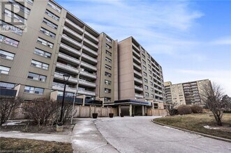 15 Albright Rd in Hamilton, ON - Building Photo - Building Photo