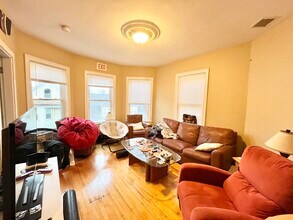 44 Hillside St, Unit 3 in Boston, MA - Building Photo - Building Photo