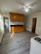 185 Wilson St, Unit 2nd Floor in Bridgeport, CT - Foto de edificio - Building Photo