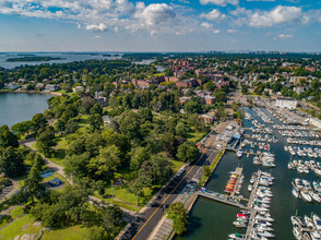 Harbor House in New Rochelle, NY - Foto de edificio - Building Photo