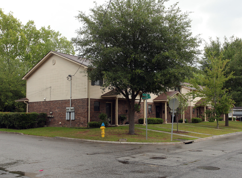 1302-1306 E 59th St in Savannah, GA - Foto de edificio