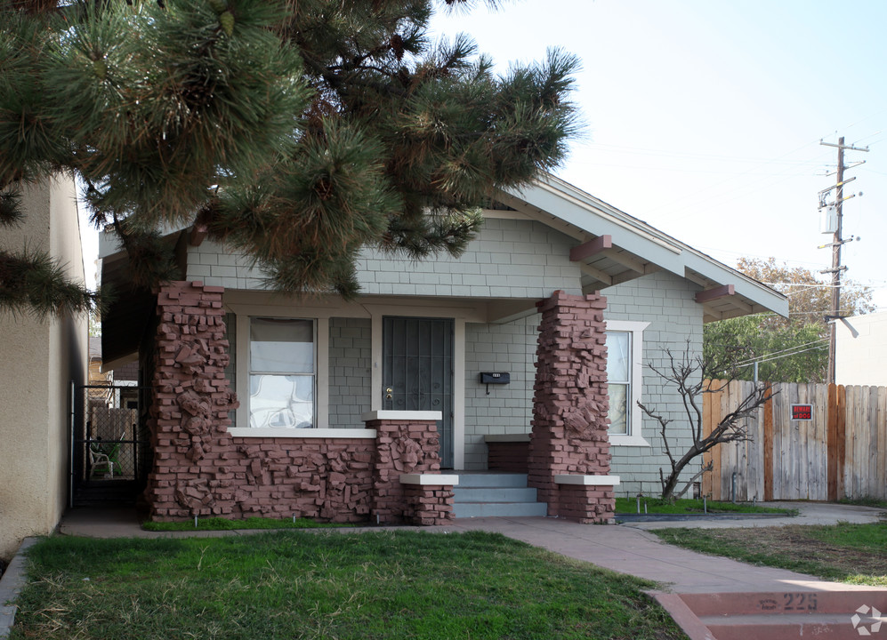 225 18th St in Bakersfield, CA - Foto de edificio