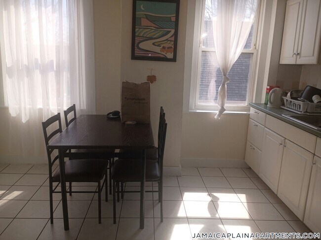 31 Gay Head St, Unit 3 in Boston, MA - Foto de edificio - Building Photo