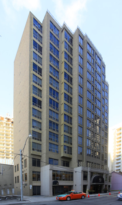 40 Scollard St in Toronto, ON - Building Photo