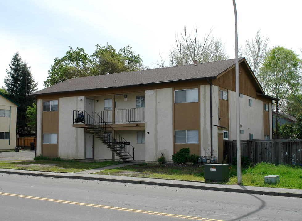 424 March Ave in Healdsburg, CA - Building Photo