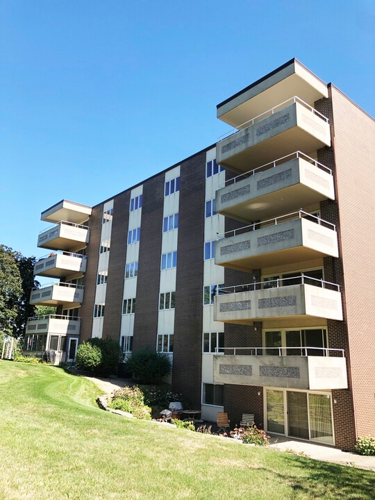 Lincoln Tower Apartments in Marshalltown, IA - Building Photo