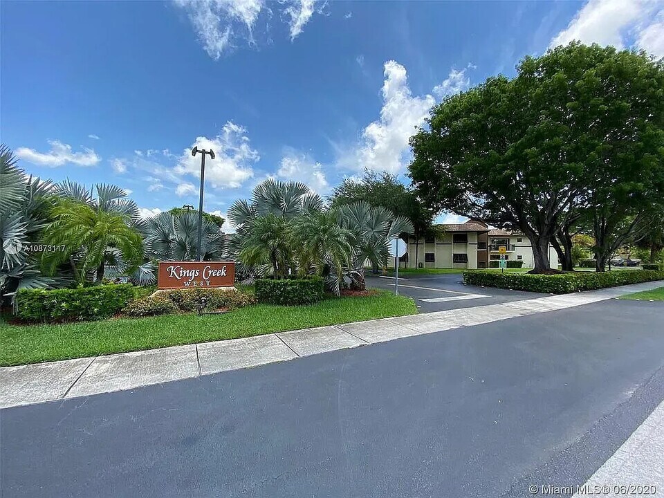 7925 SW 86th St, Unit 906-C in Miami, FL - Building Photo