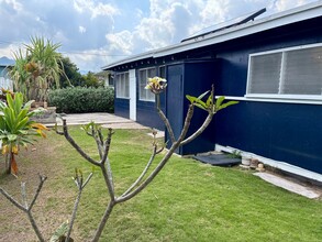 613 Auwai St in Kailua, HI - Foto de edificio - Building Photo