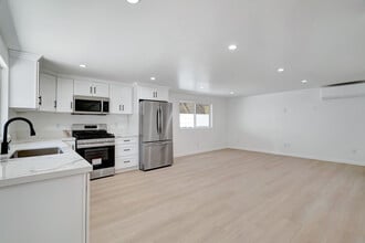 5193 W 20th St in Los Angeles, CA - Building Photo - Building Photo