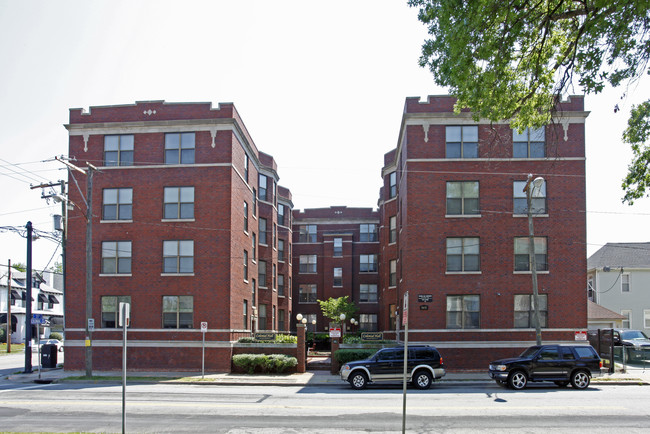 Colonial Hall Apartments in Norfolk, VA - Building Photo - Building Photo