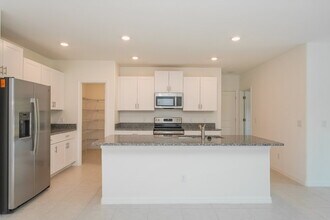 2037 Skybrooke Blvd in Lutz, FL - Building Photo - Building Photo