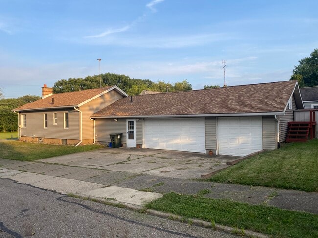 property at 2617 Maple Ave NE