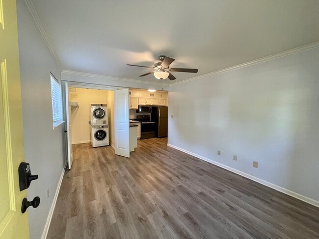 2200 S Louisiana St, Unit 201