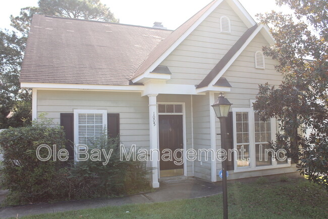 1005 Pinemont Dr in Mobile, AL - Building Photo - Building Photo