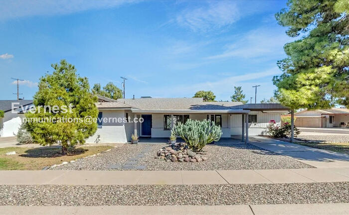2002 W Northview Ave in Phoenix, AZ - Building Photo