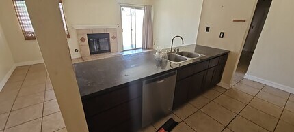 2341 Langhorn St in Lancaster, CA - Building Photo - Building Photo