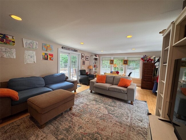 2 Ruth Ln in Glenwood Landing, NY - Building Photo - Building Photo