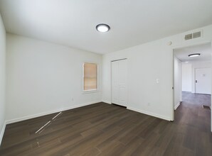 8600 Countryshire Ln in Kansas City, MO - Building Photo - Building Photo