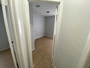 5916 Fairshire Dr in San Antonio, TX - Building Photo - Building Photo