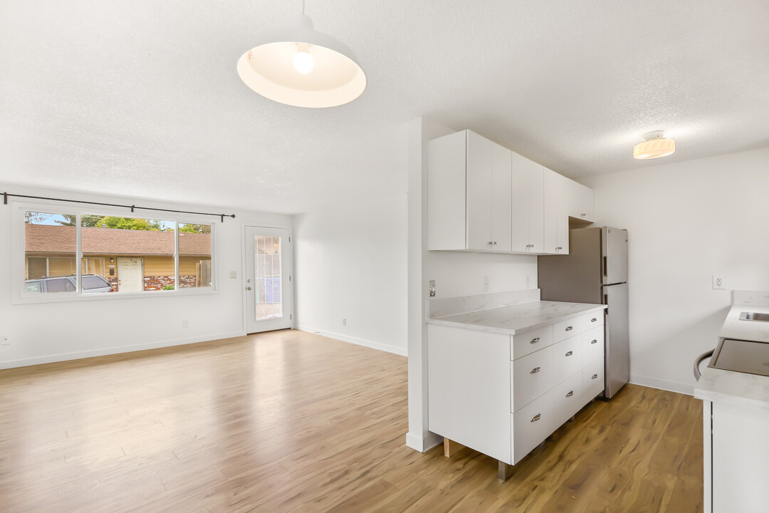 2106-2108 NE Buffalo St in Portland, OR - Building Photo