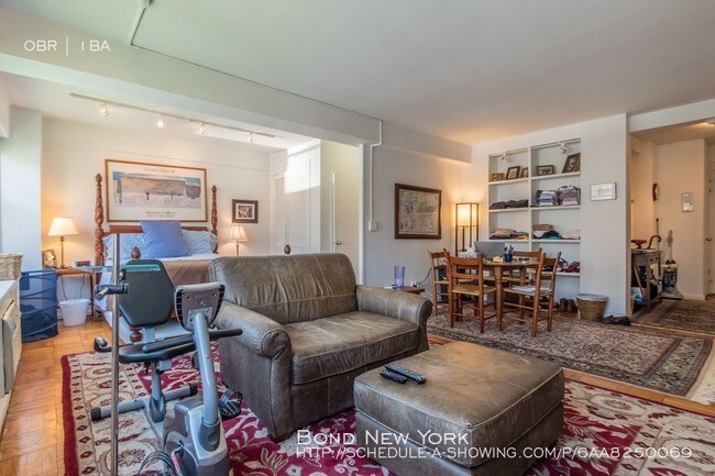 333 E 46th St-Unit -14K in New York, NY - Building Photo - Building Photo