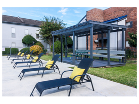 Crossview Court in Houston, TX - Building Photo