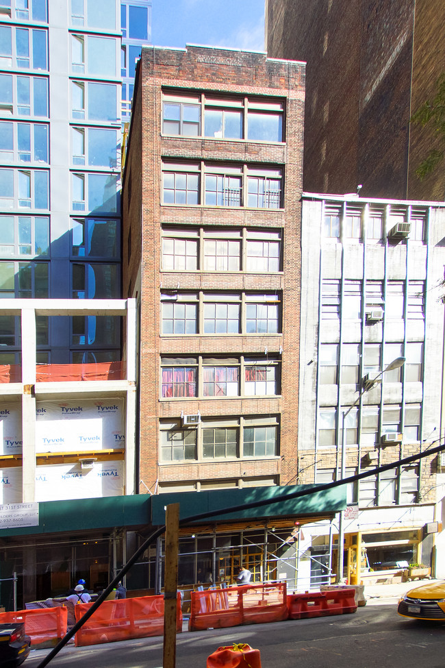 15 E 31st St in New York, NY - Foto de edificio - Building Photo