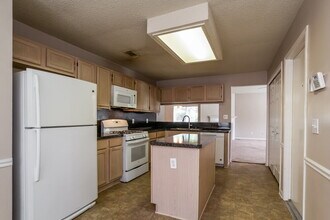 7131 Maple Walk Dr in Humble, TX - Foto de edificio - Building Photo