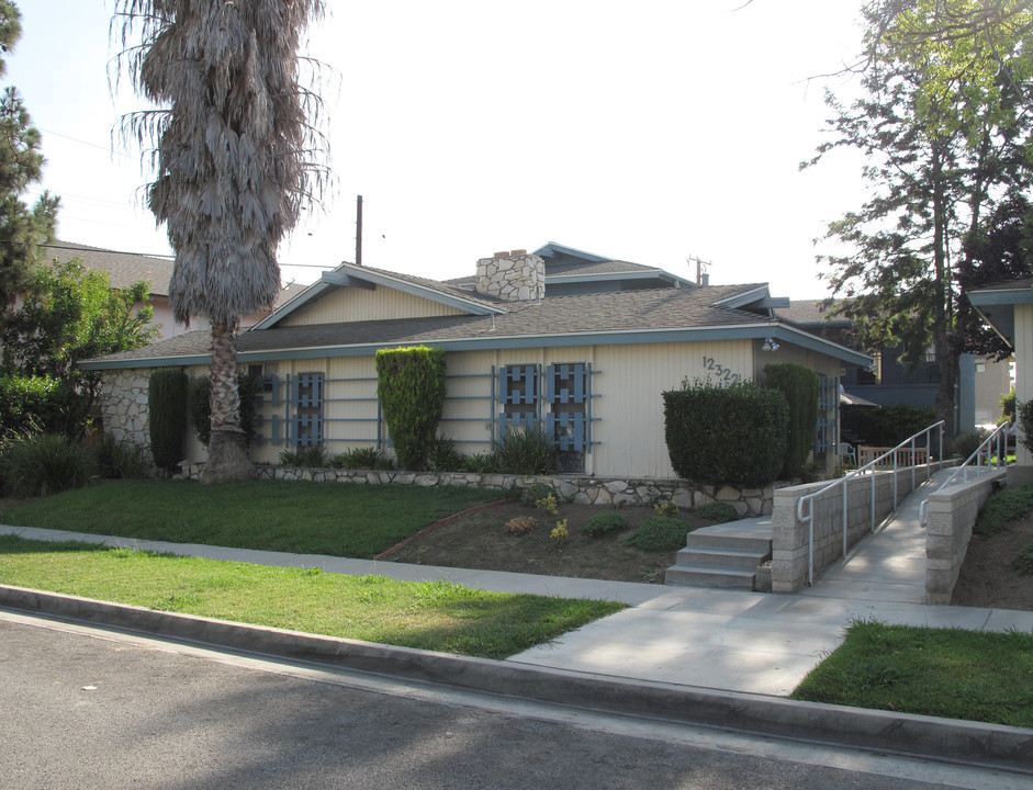 12322 Clearglen Ave in La Mirada, CA - Building Photo