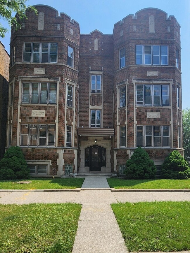 property at 9241 S Laflin St