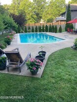 7 Oak Tree Ln in Ocean Township, NJ - Building Photo