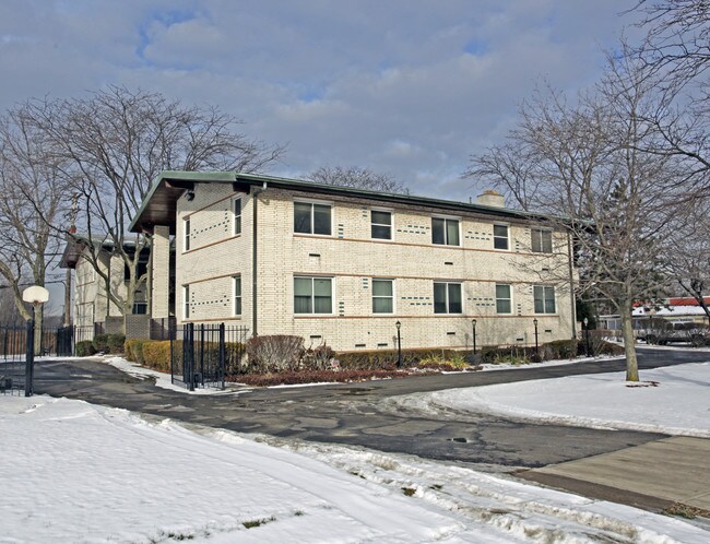 3301 Philadelphia Dr in Dayton, OH - Building Photo - Building Photo