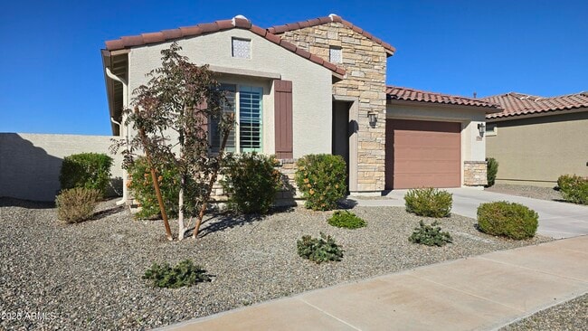 17864 W Thistle Landing Dr in Goodyear, AZ - Building Photo - Building Photo