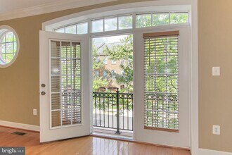 146 Herndon Mill Cir in Herndon, VA - Building Photo - Building Photo