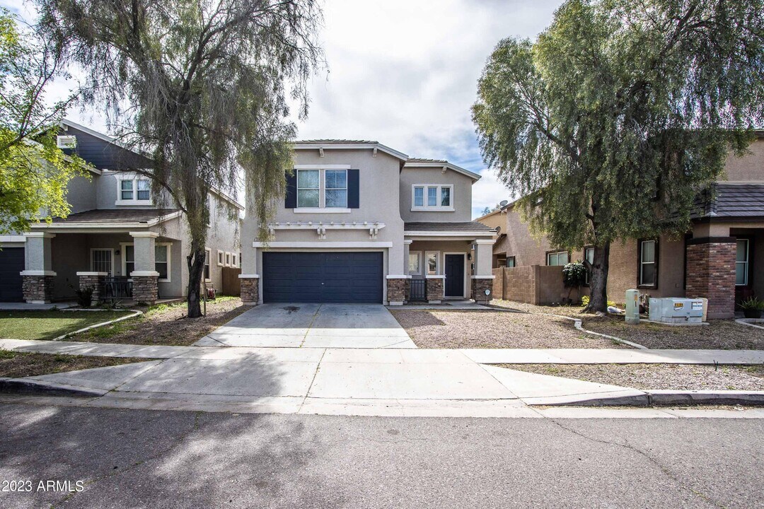 3909 W Irwin Ave in Phoenix, AZ - Foto de edificio