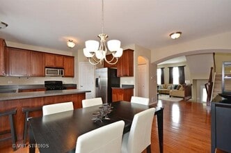 1949 Oxley Cir in Naperville, IL - Foto de edificio - Building Photo
