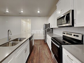 6658 Spriggel St in Meridian, ID - Building Photo - Building Photo