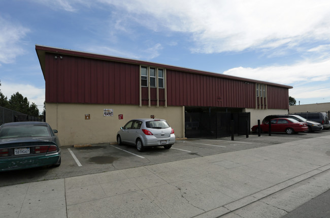 12202 Atlantic Ave in Lynwood, CA - Foto de edificio - Building Photo