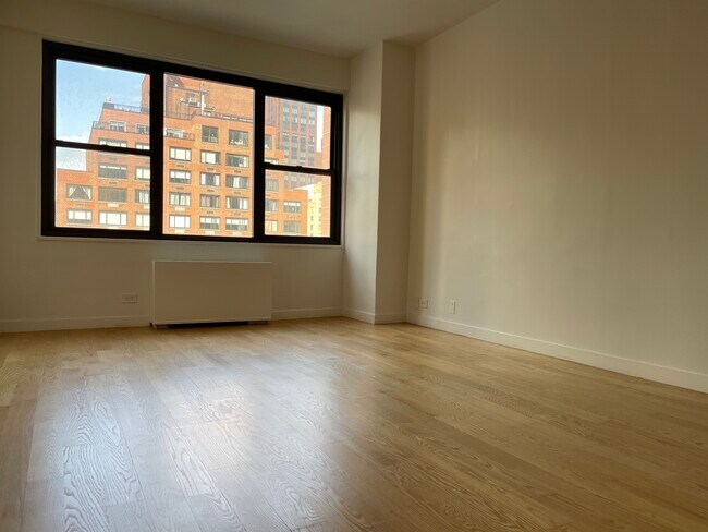 221 E 49th St in New York, NY - Building Photo - Building Photo