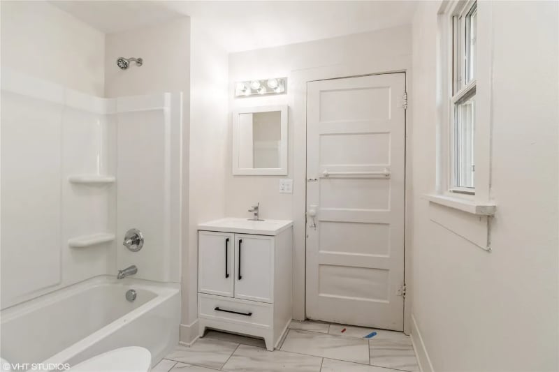 1921 Logan Ave in Des Moines, IA - Building Photo