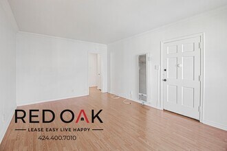 1832 N Edgemont St, Unit 8 in Los Angeles, CA - Building Photo - Building Photo