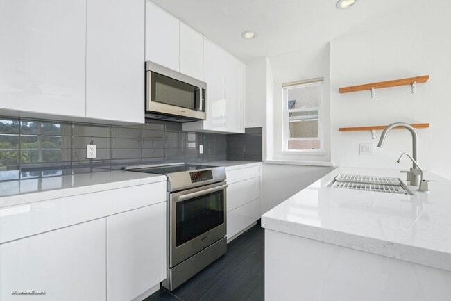 8636 Via Mallorca, Unit C in La Jolla, CA - Building Photo - Building Photo