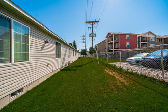 860 S 5th St W-Unit -Apt 5 in Rexburg, ID - Foto de edificio - Building Photo