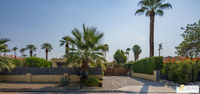 516 S Calle Santa Rosa in Palm Springs, CA - Building Photo - Building Photo